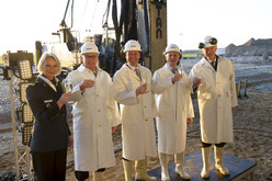 Toost op slaan eerste paal Joint inspection centre Smartgate